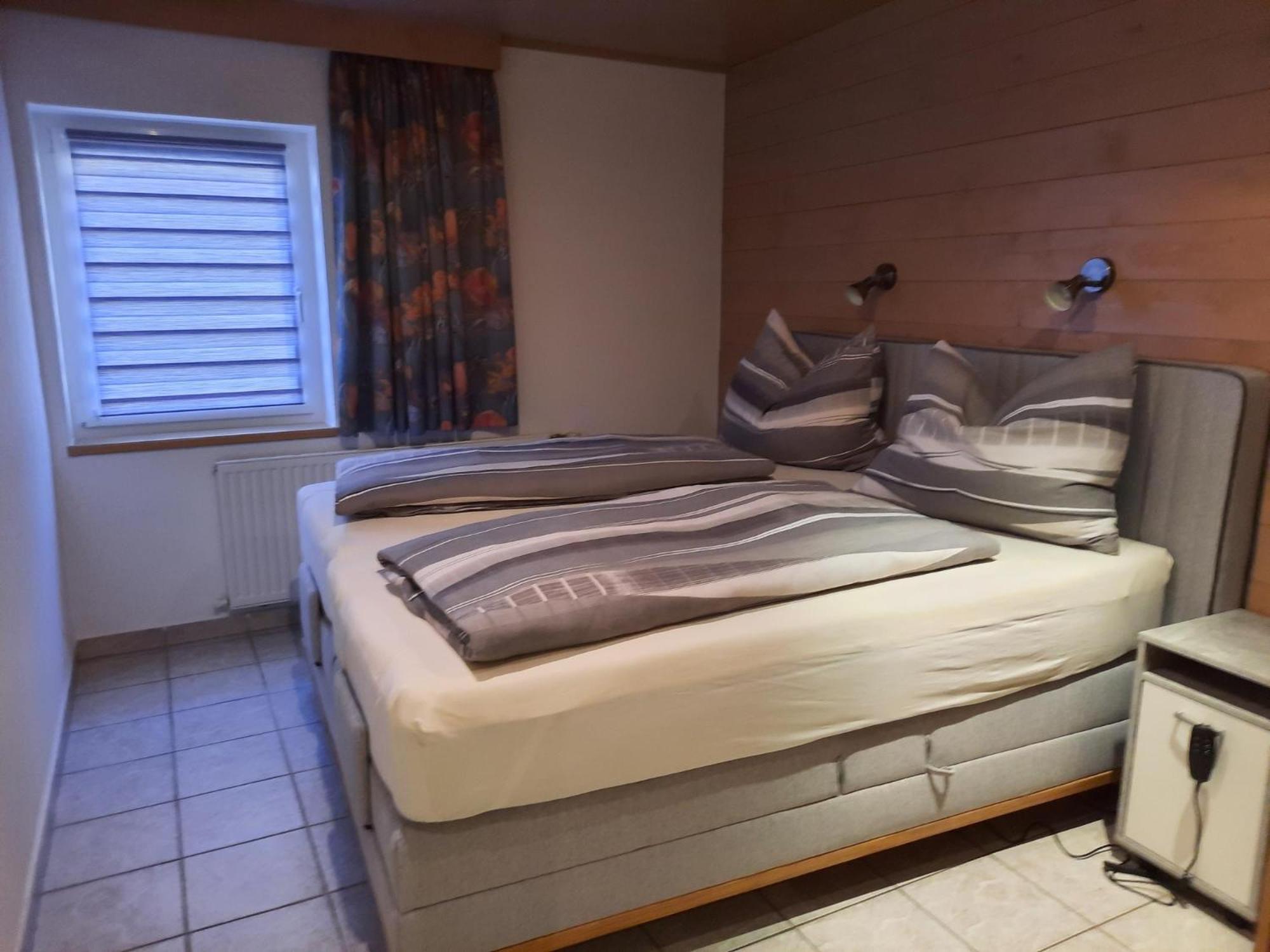 Gasthof Erzherzog Rainer - Zimmer Und Ferienwohnung Kössen Pokój zdjęcie